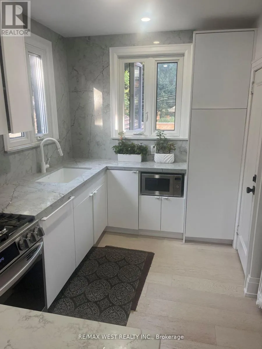 27 OAKVIEW AVENUE