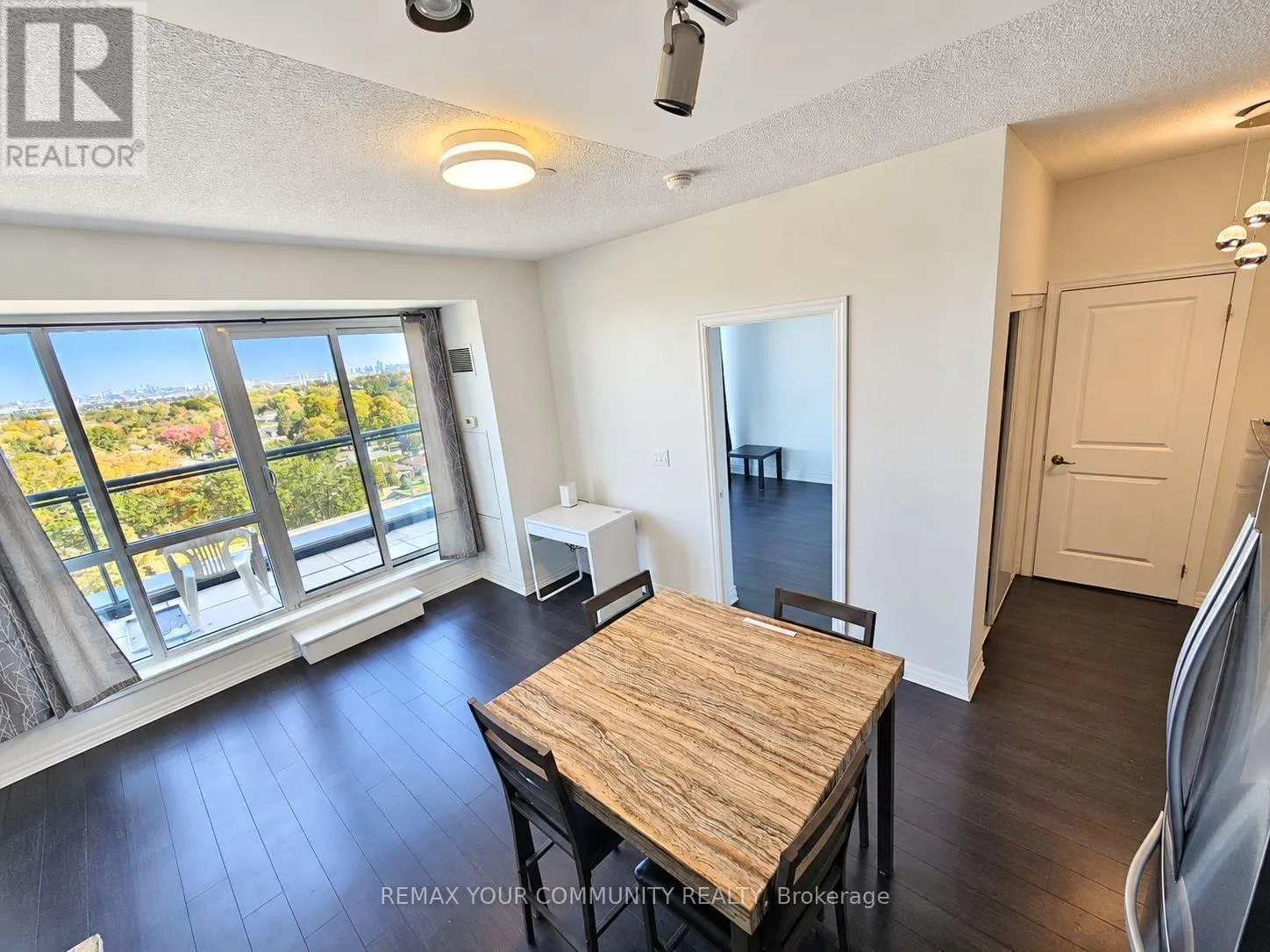 1206 - 80 ESTHER LORRIE DRIVE