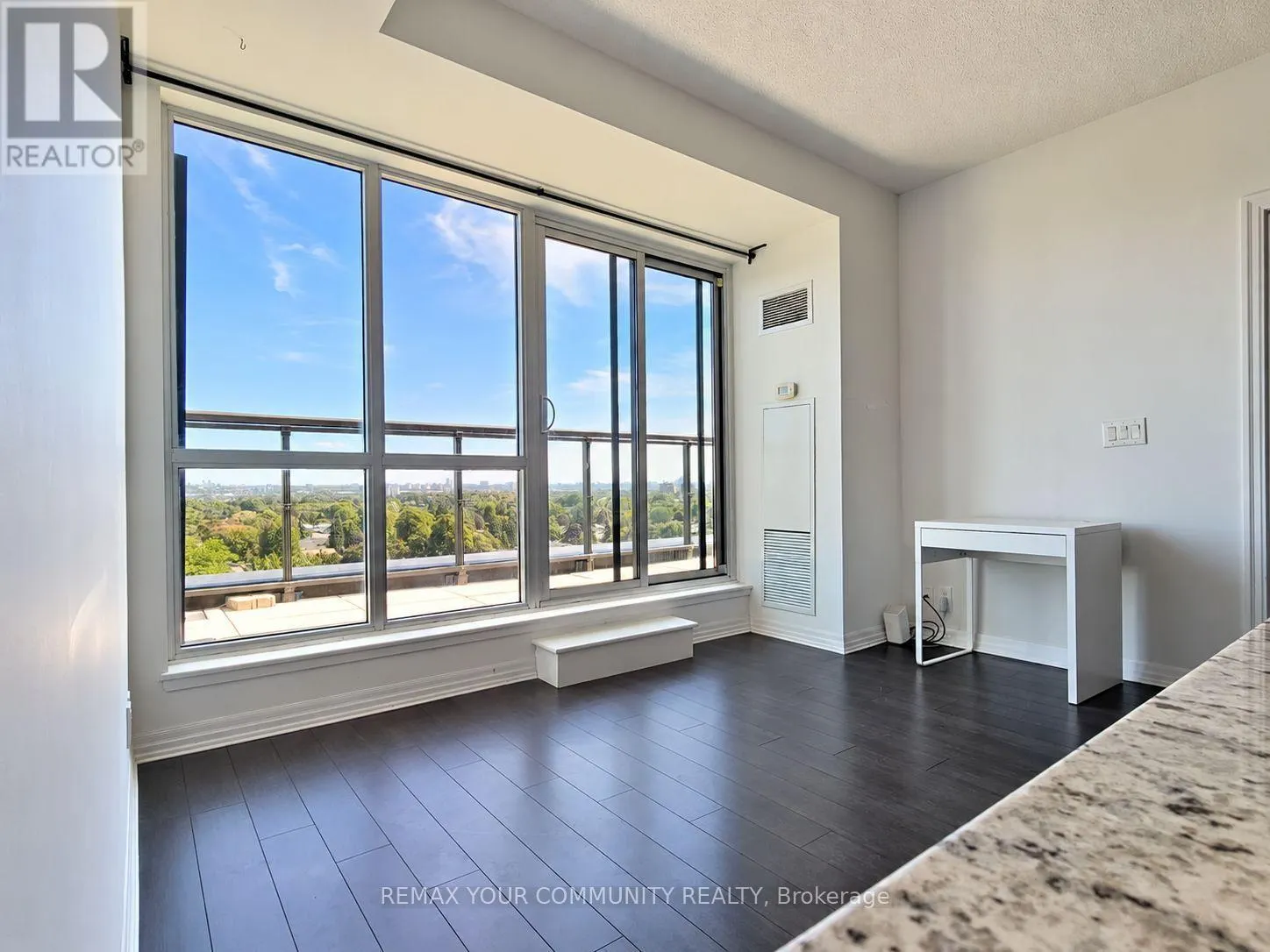 1206 - 80 ESTHER LORRIE DRIVE