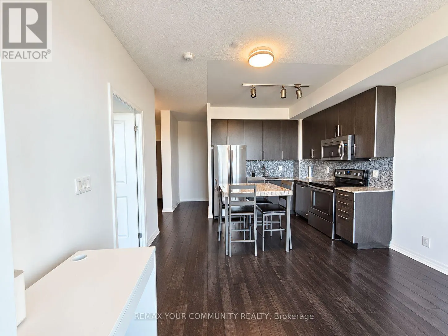 1206 - 80 ESTHER LORRIE DRIVE