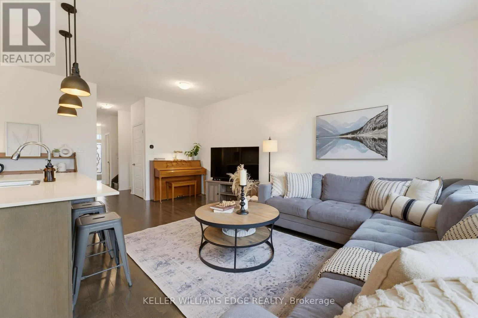 739 BANKS CRESCENT