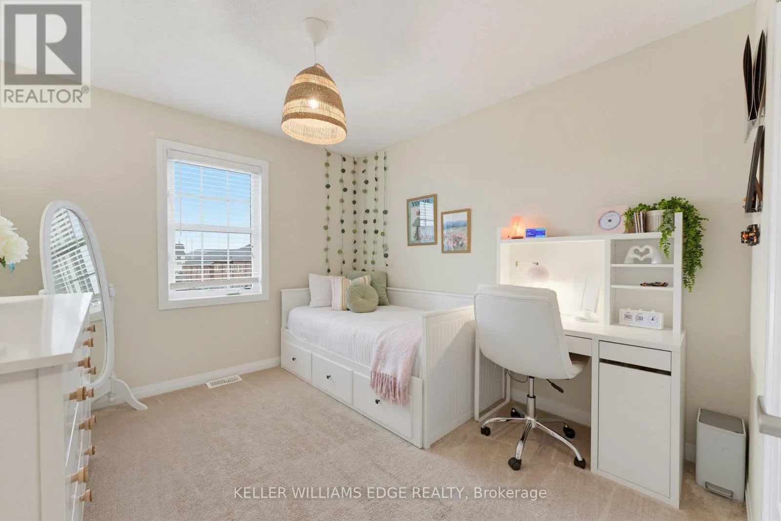 739 BANKS CRESCENT