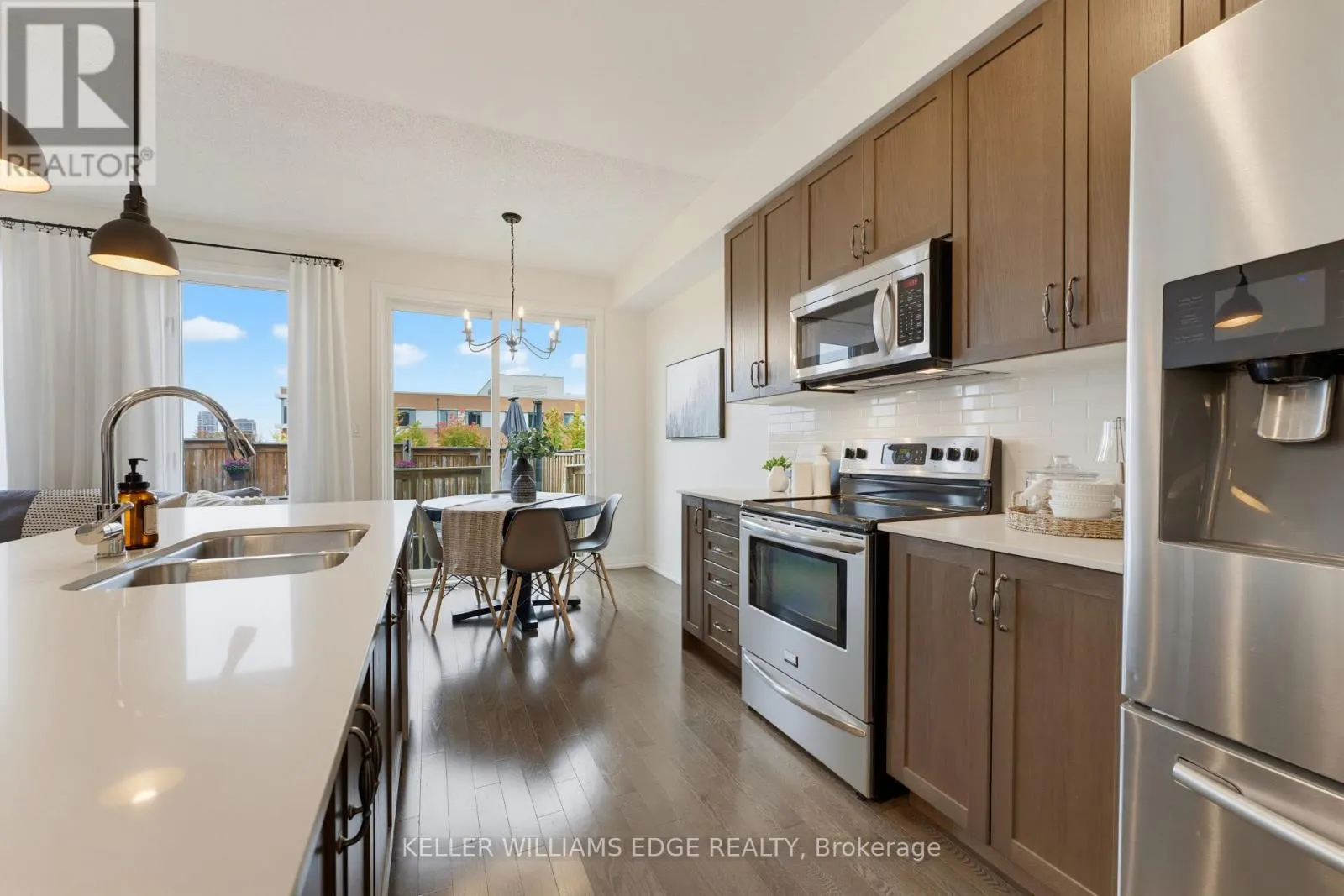 739 BANKS CRESCENT