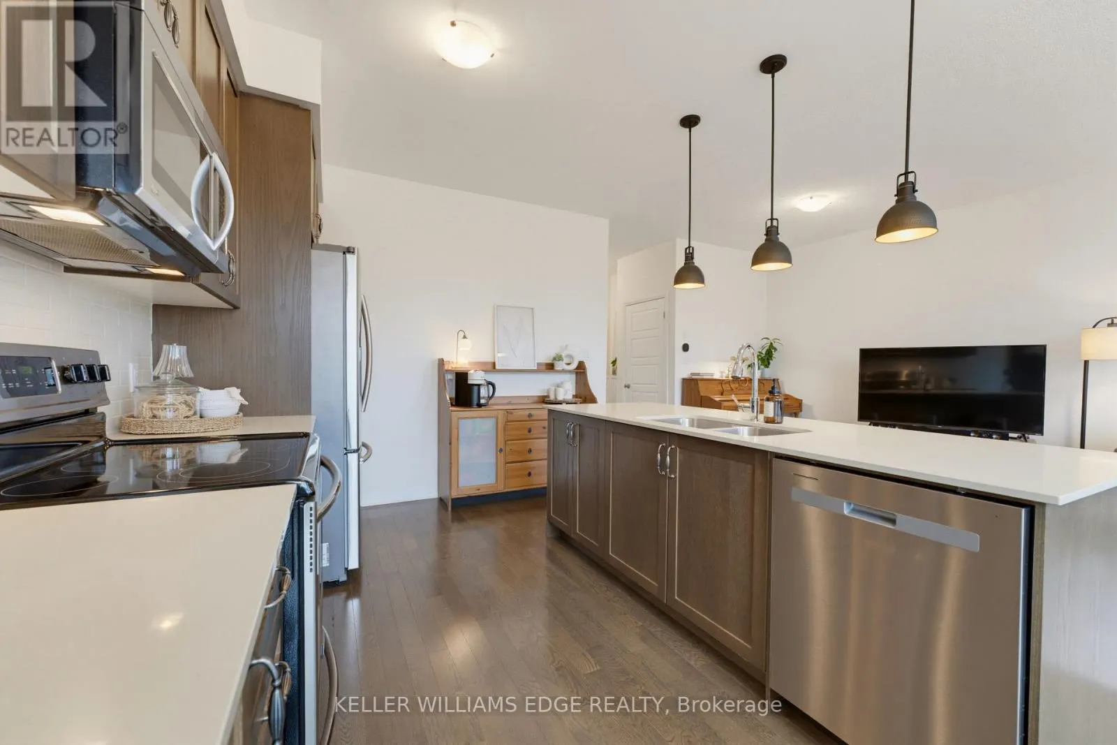 739 BANKS CRESCENT