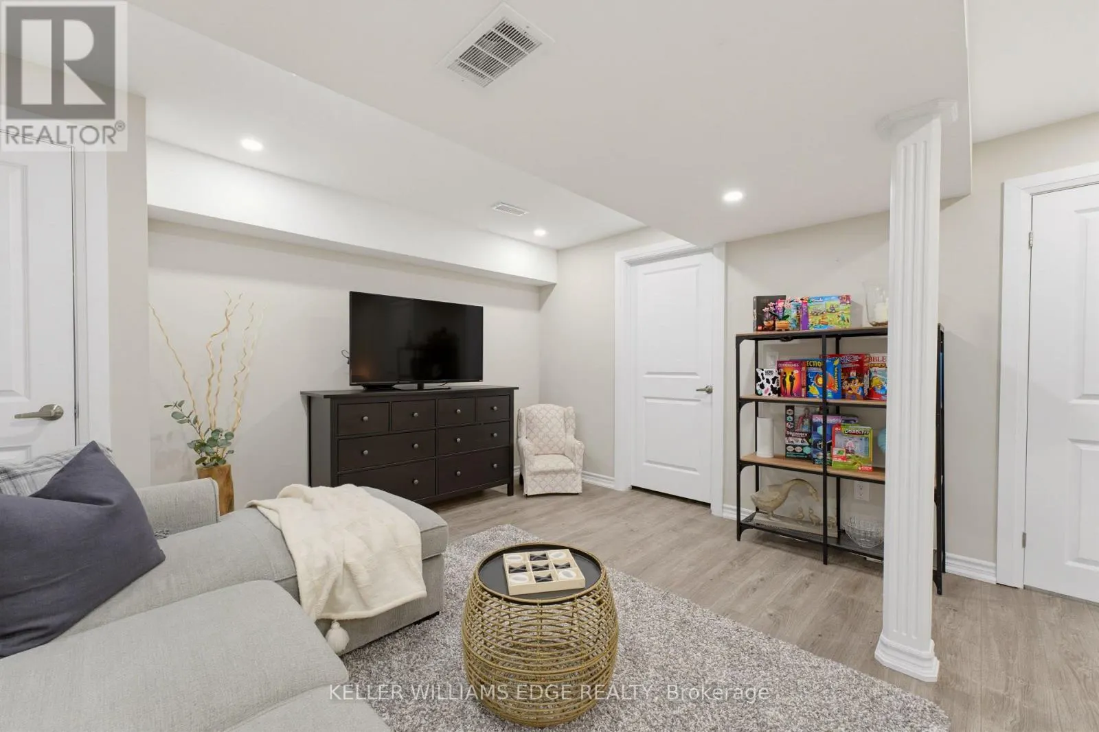 739 BANKS CRESCENT
