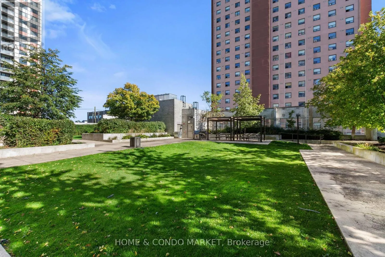 2404 - 1410 DUPONT STREET
