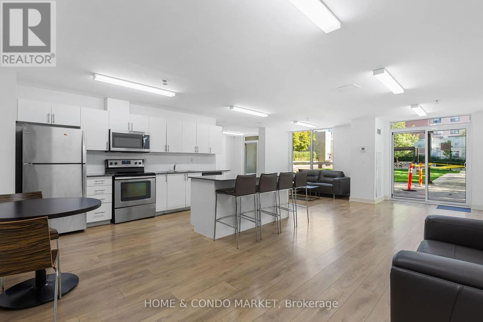 2404 - 1410 DUPONT STREET