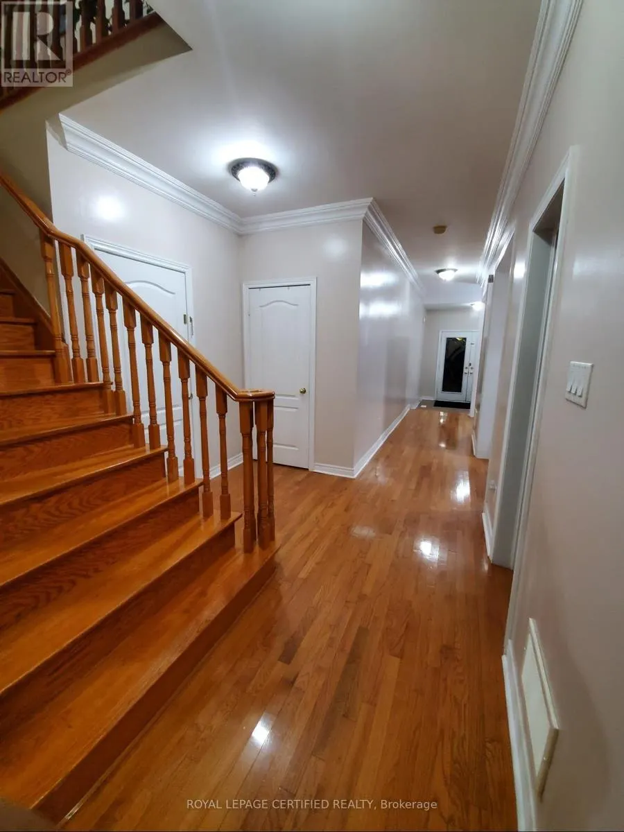 UPPER LEVEL - 35 CITADEL CRESCENT