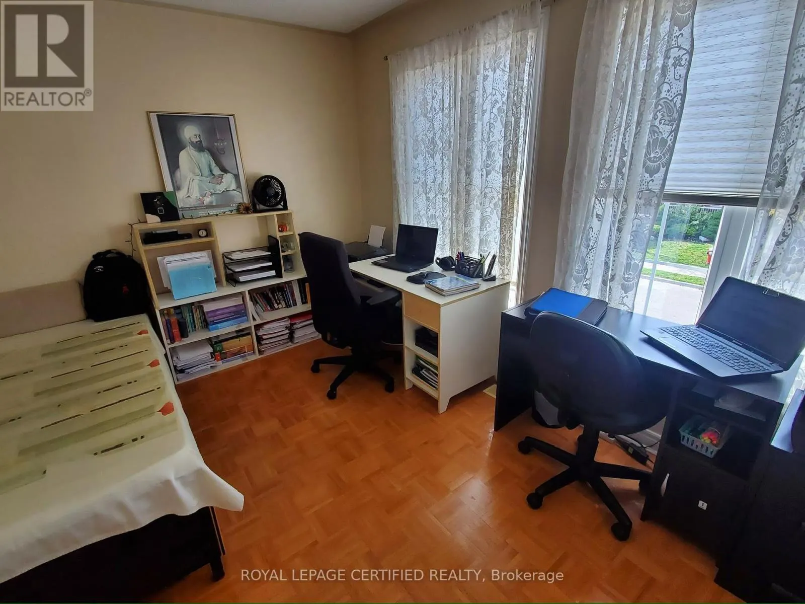 UPPER LEVEL - 35 CITADEL CRESCENT