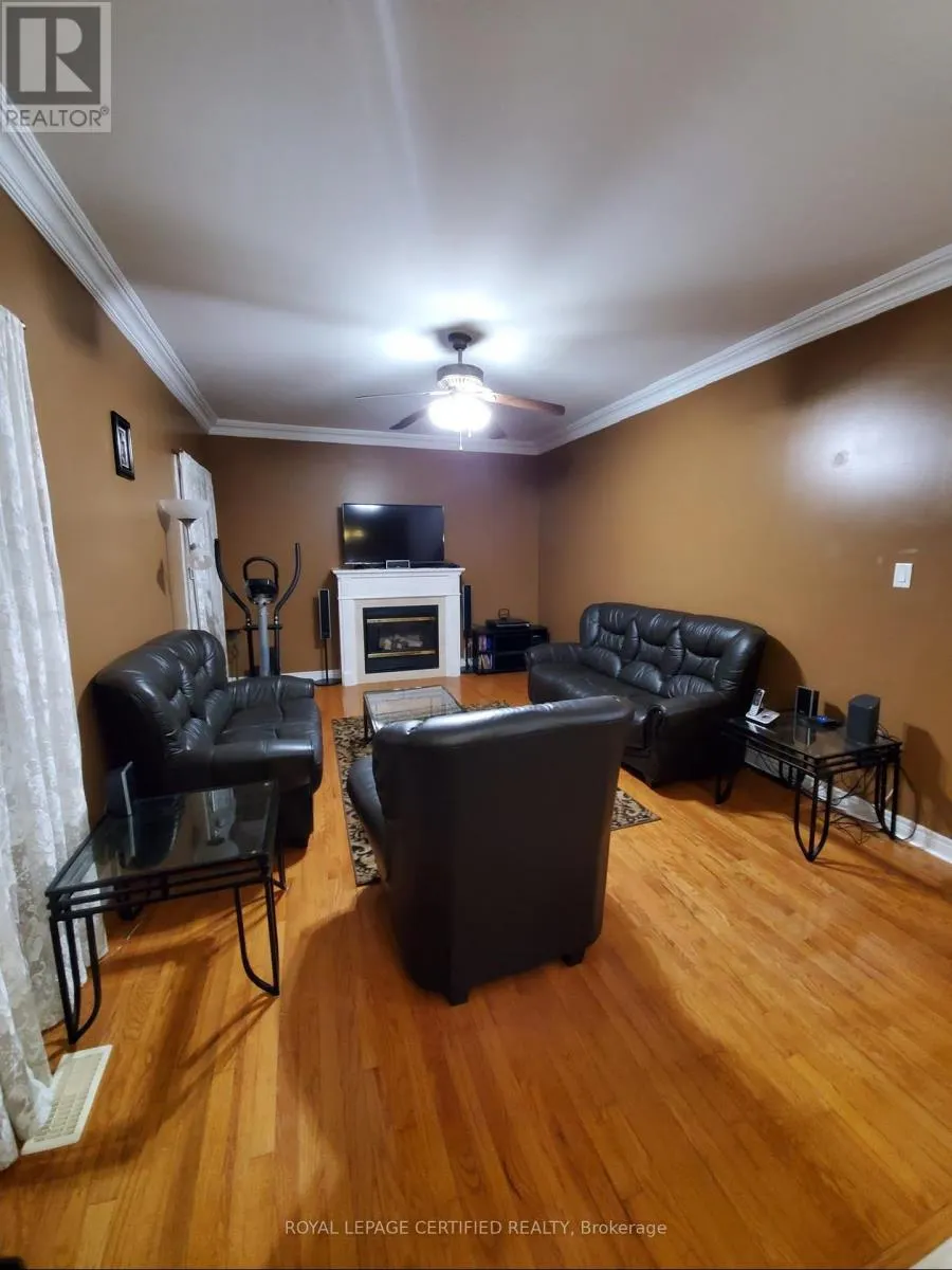UPPER LEVEL - 35 CITADEL CRESCENT