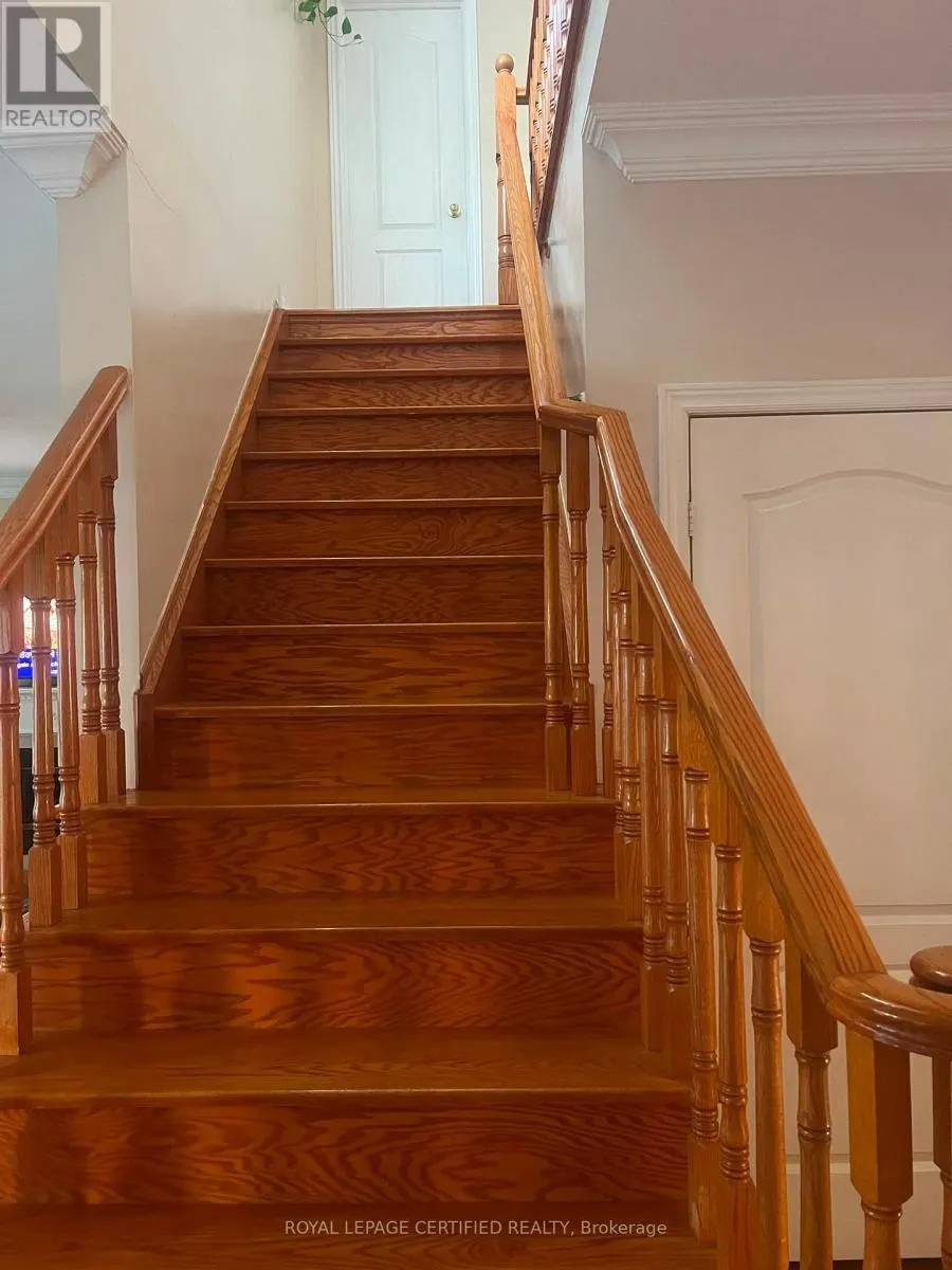 UPPER LEVEL - 35 CITADEL CRESCENT