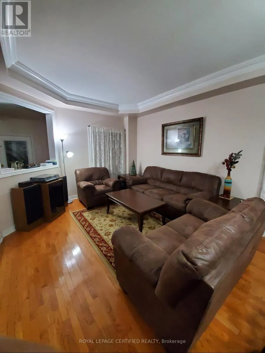 UPPER LEVEL - 35 CITADEL CRESCENT