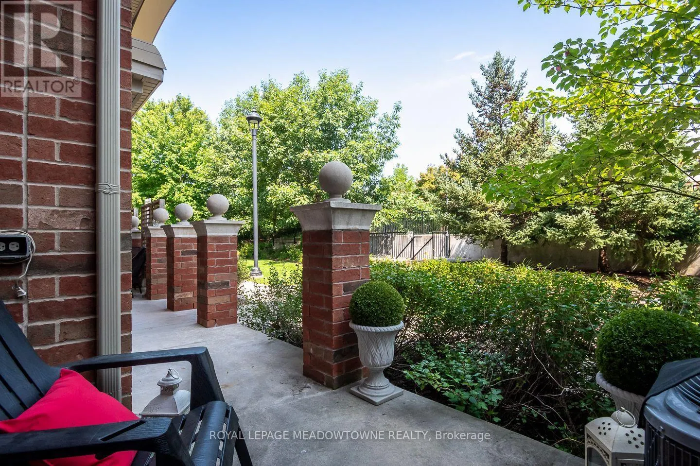 15 - 2563 SIXTH LINE