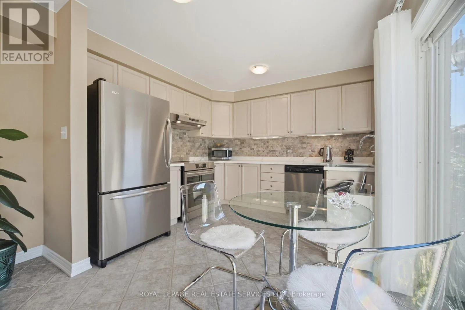 2194 SUTTON DRIVE
