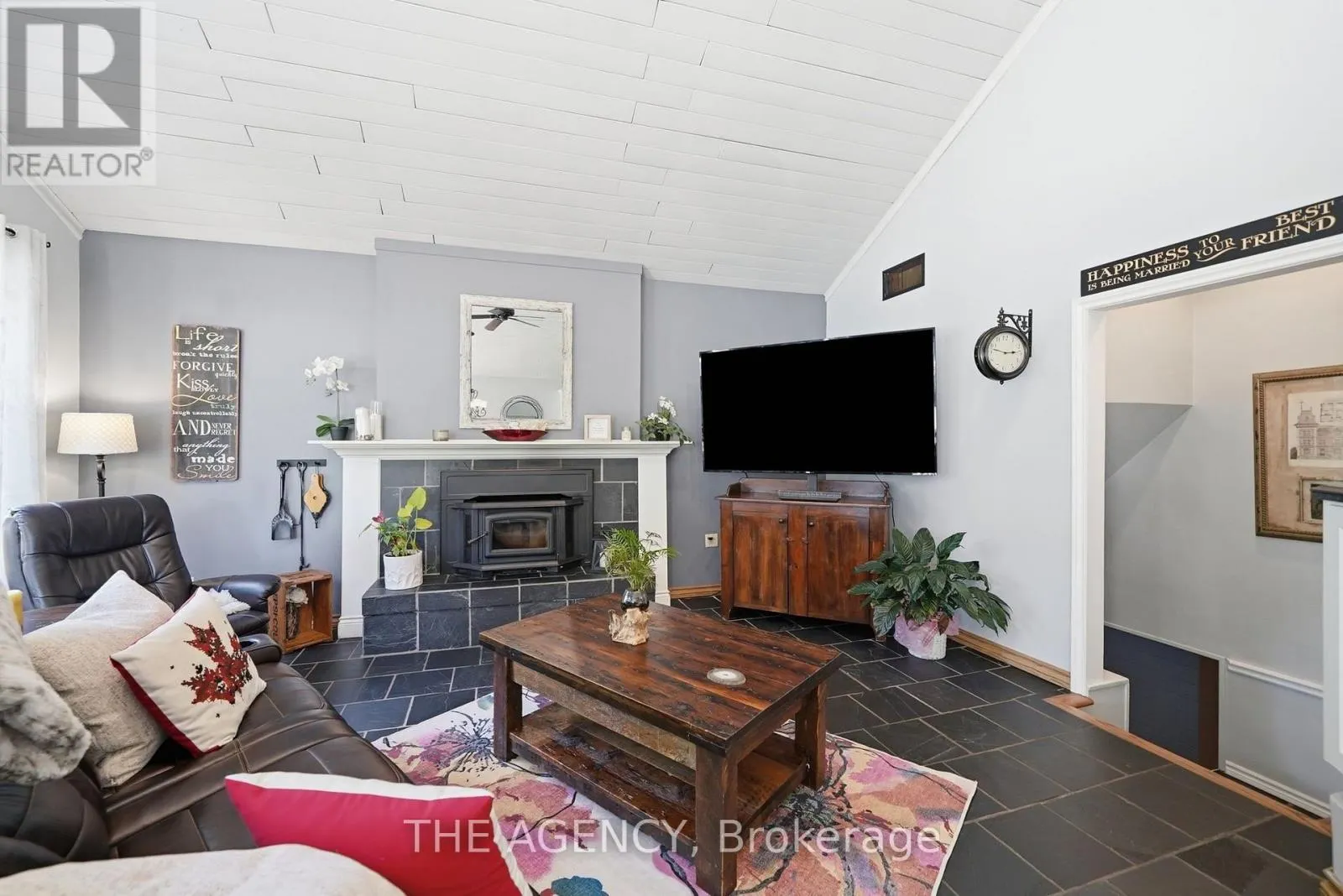 2101 EDINBURGH DRIVE