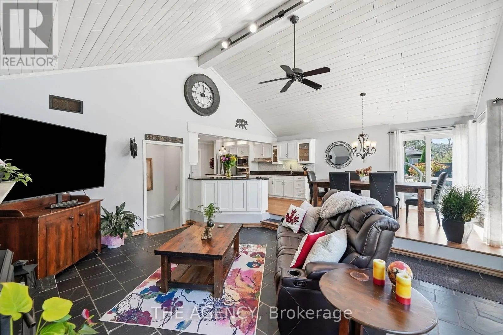 2101 EDINBURGH DRIVE