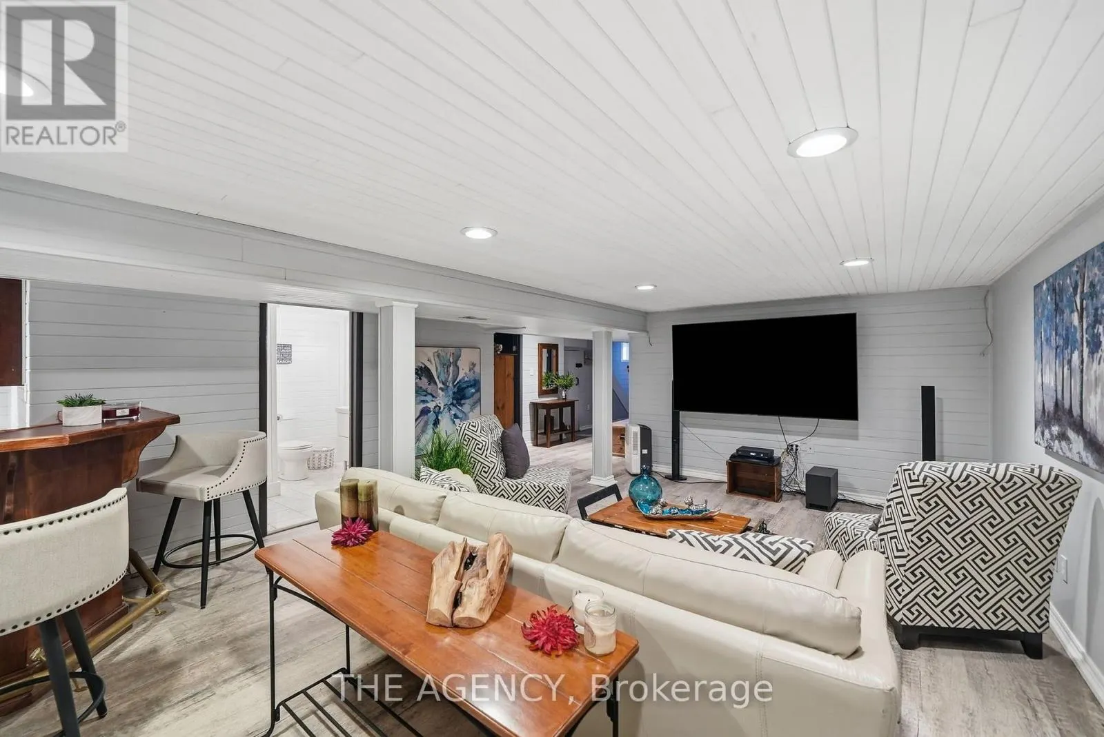 2101 EDINBURGH DRIVE