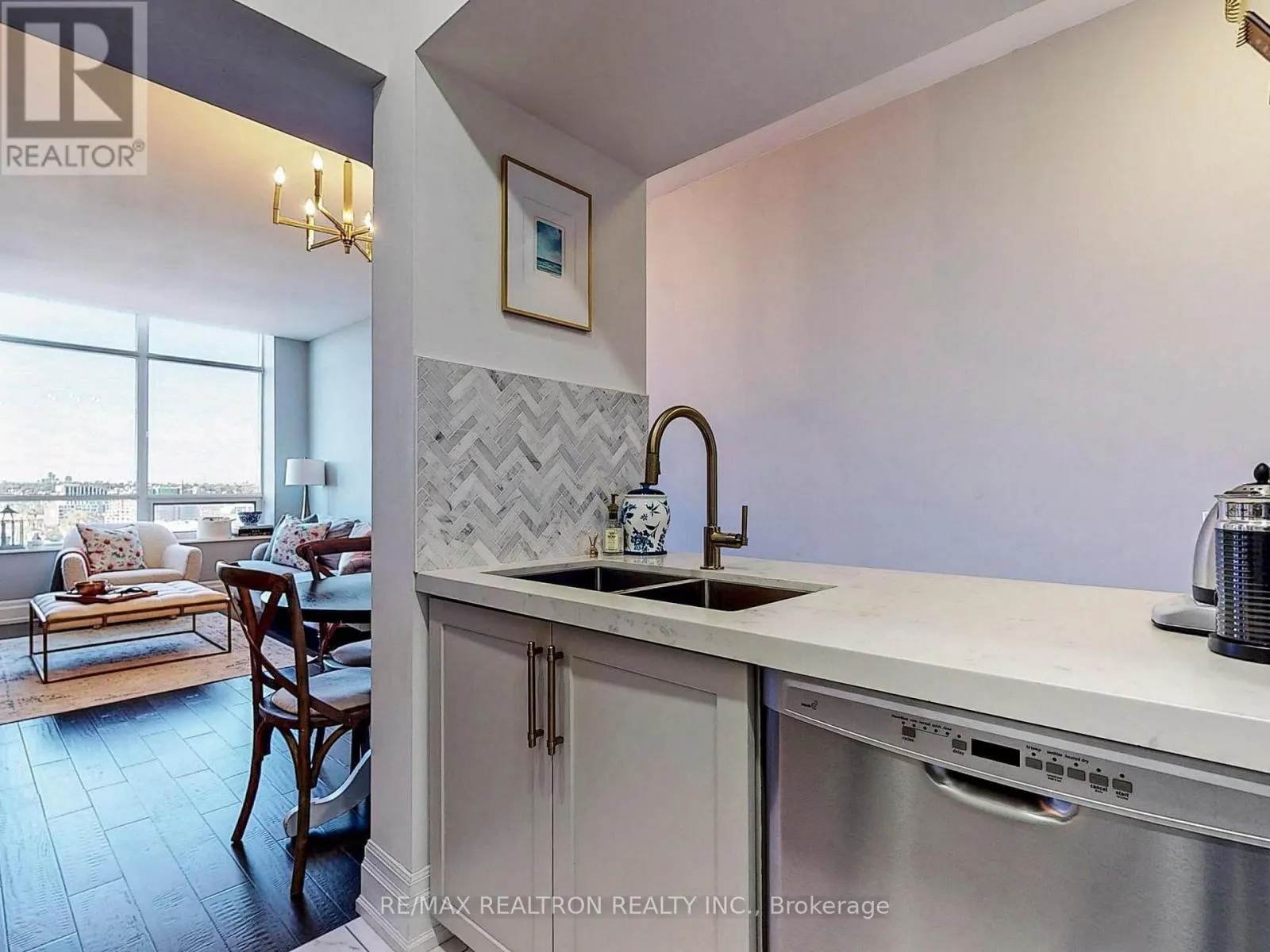 PH1610 - 61 HEINTZMAN STREET