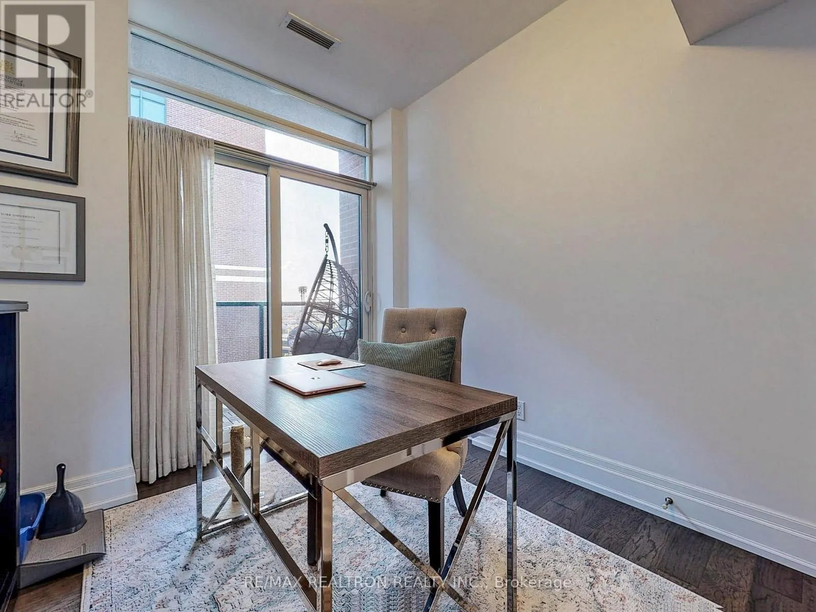 PH1610 - 61 HEINTZMAN STREET