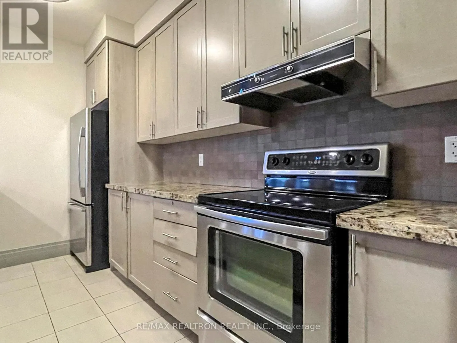 PH1610 - 61 HEINTZMAN STREET