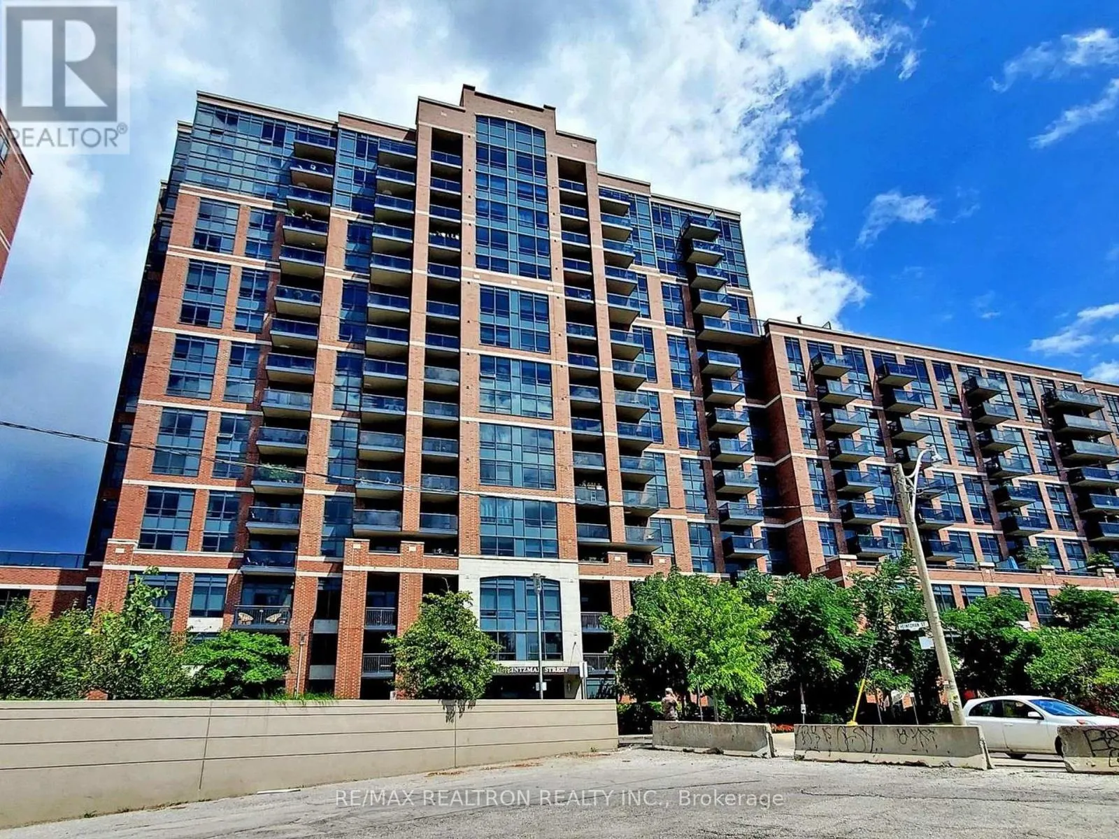 PH1610 - 61 HEINTZMAN STREET