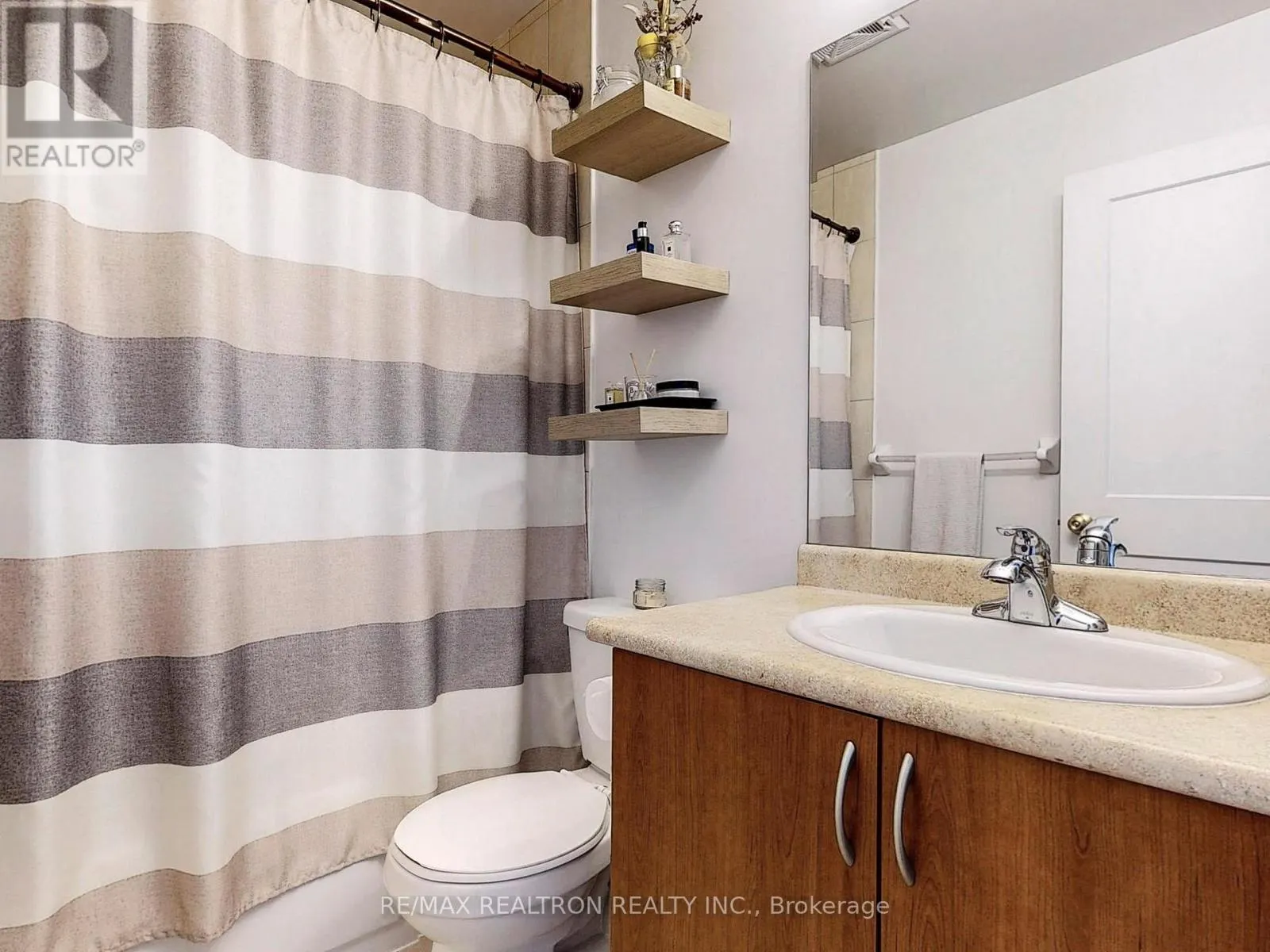 PH1610 - 61 HEINTZMAN STREET