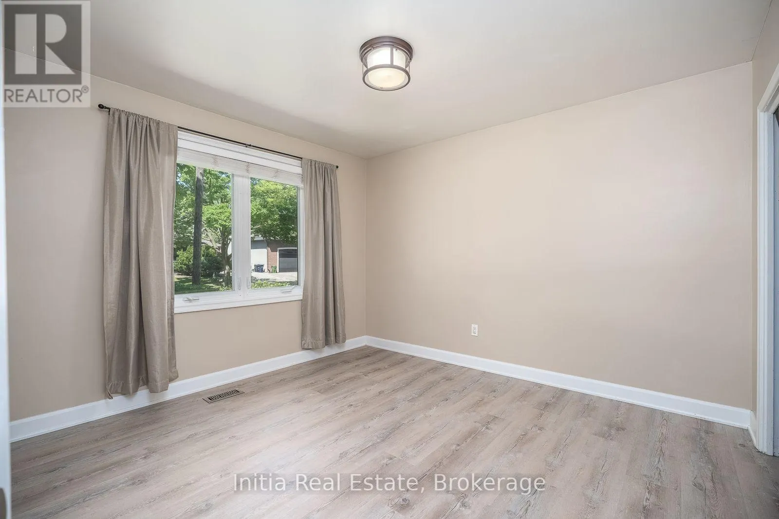 53 BURROWS AVENUE