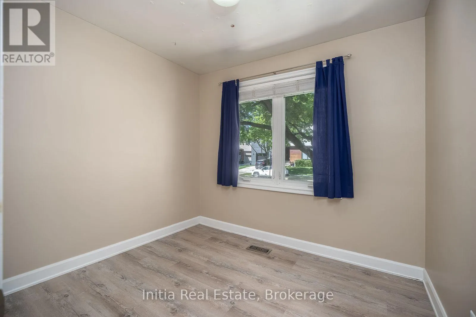 53 BURROWS AVENUE