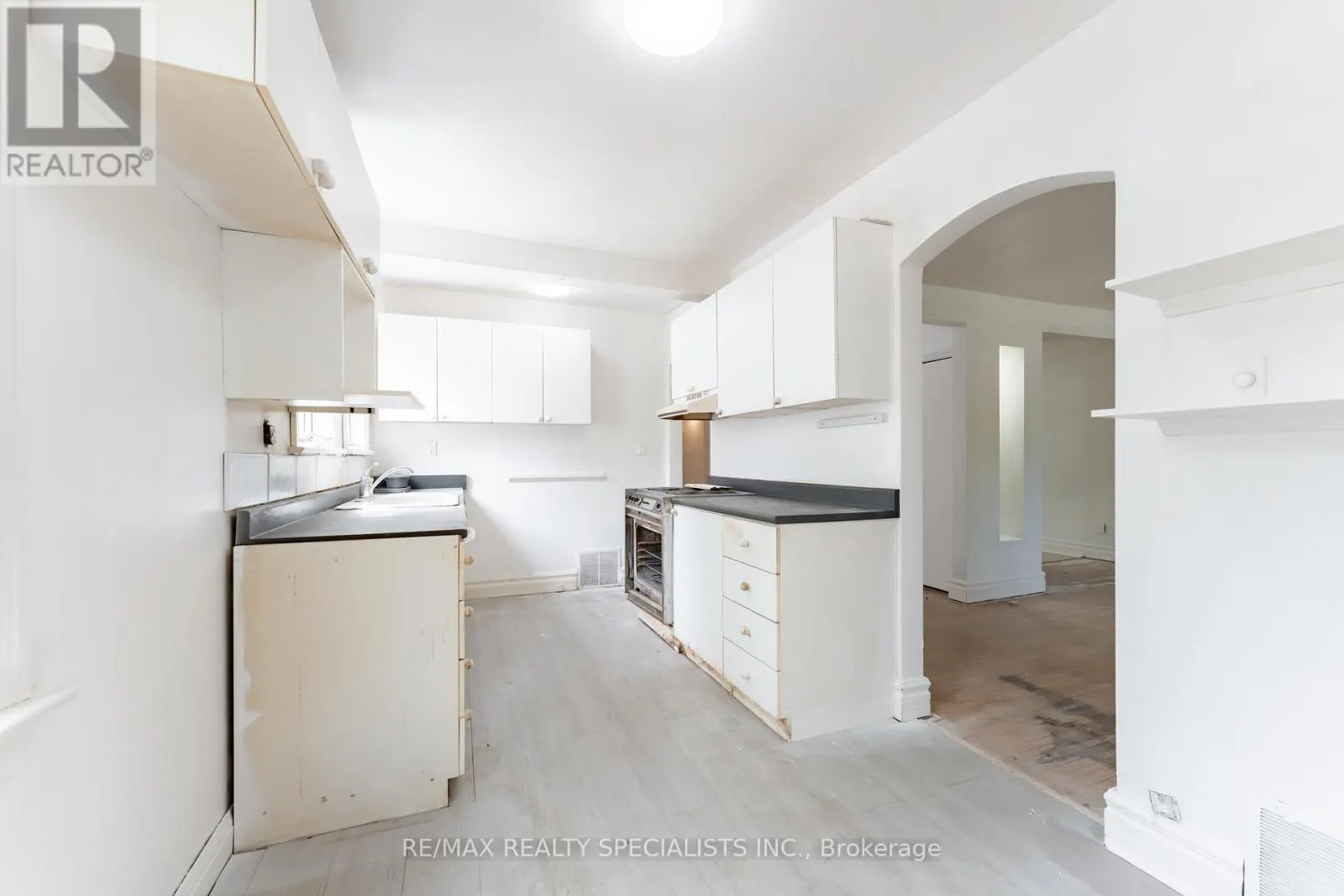 4 ELTON CRESCENT