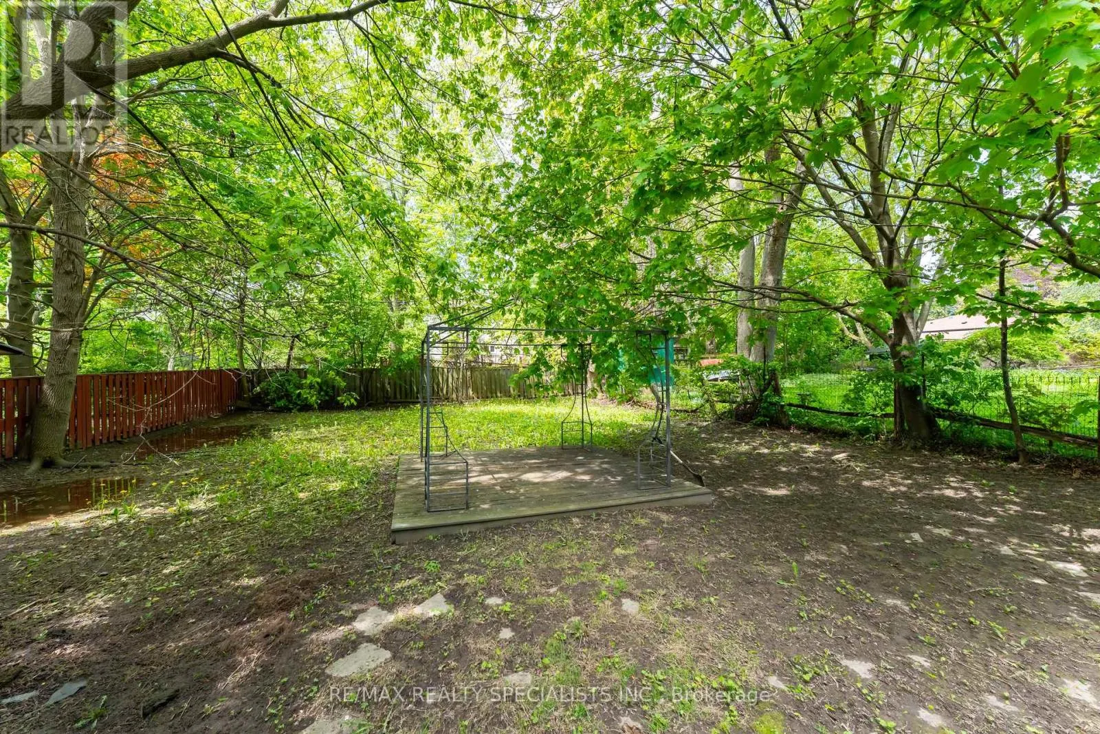 4 ELTON CRESCENT