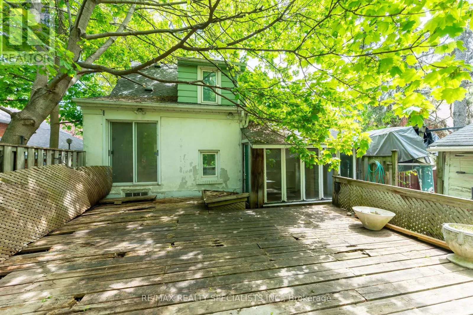 4 ELTON CRESCENT