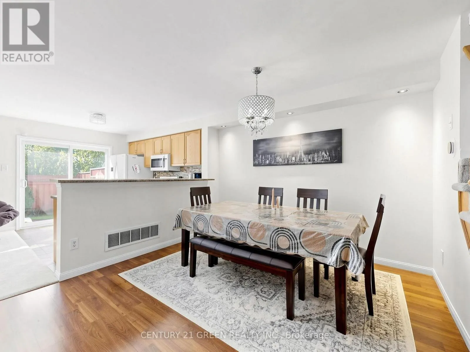 821 BENNETT BOULEVARD