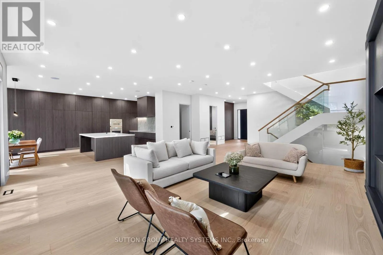 2052 REDAN DRIVE
