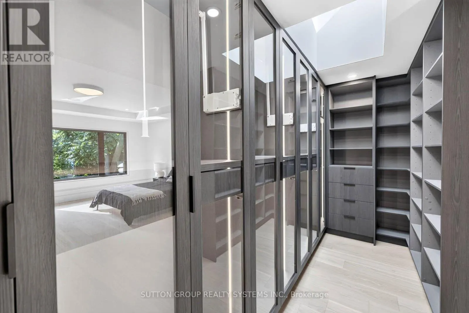 2052 REDAN DRIVE