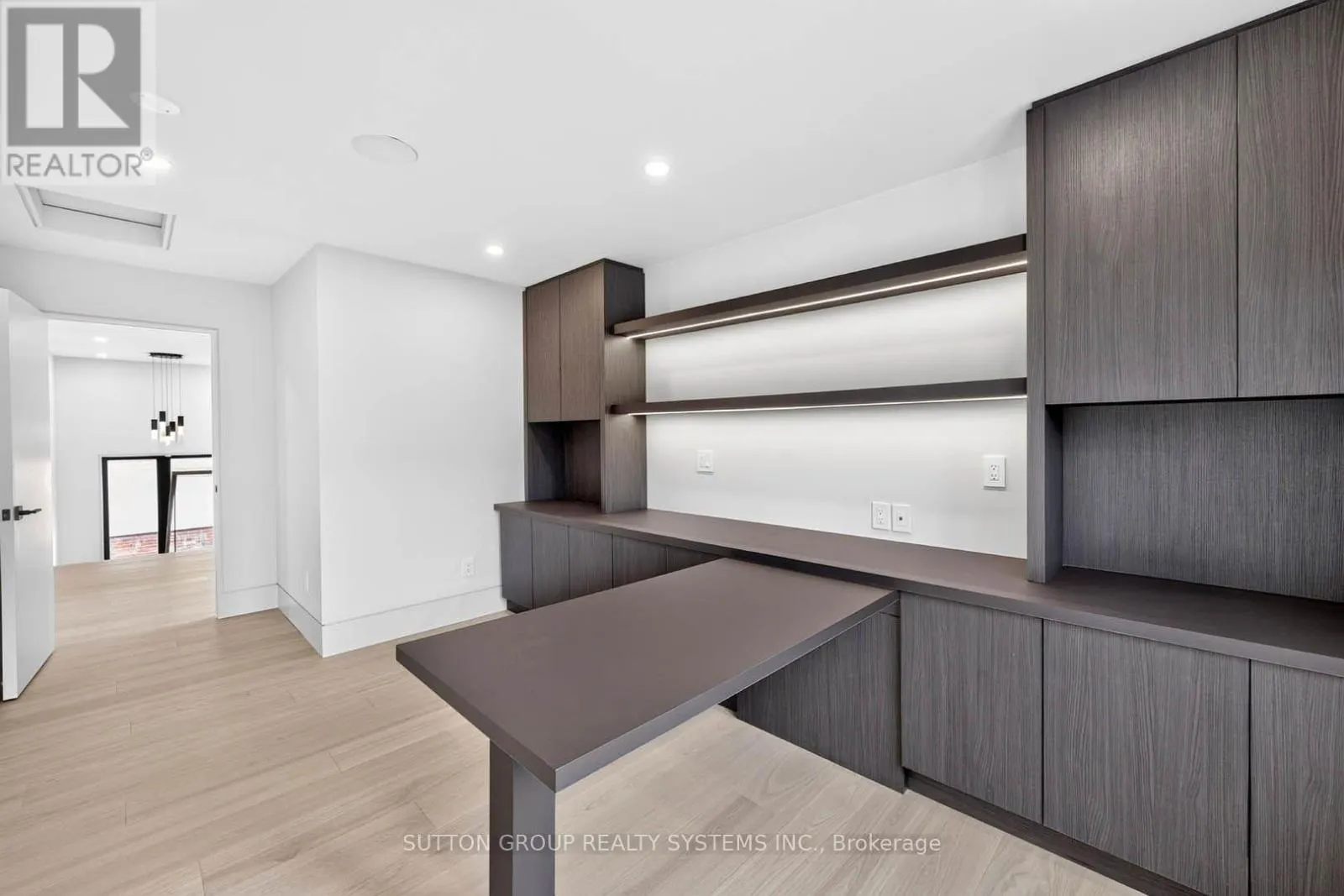 2052 REDAN DRIVE