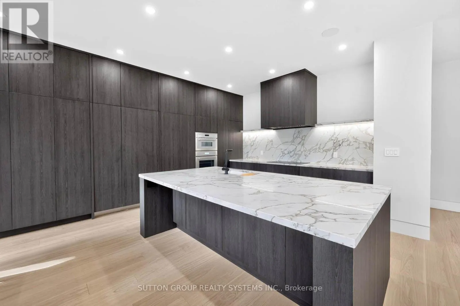 2052 REDAN DRIVE