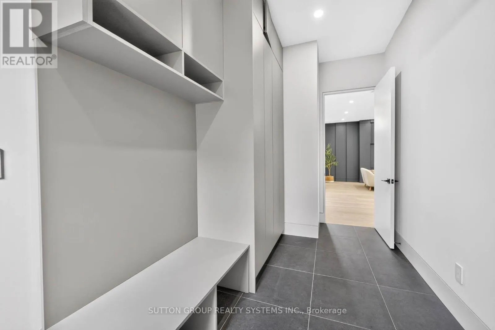 2052 REDAN DRIVE