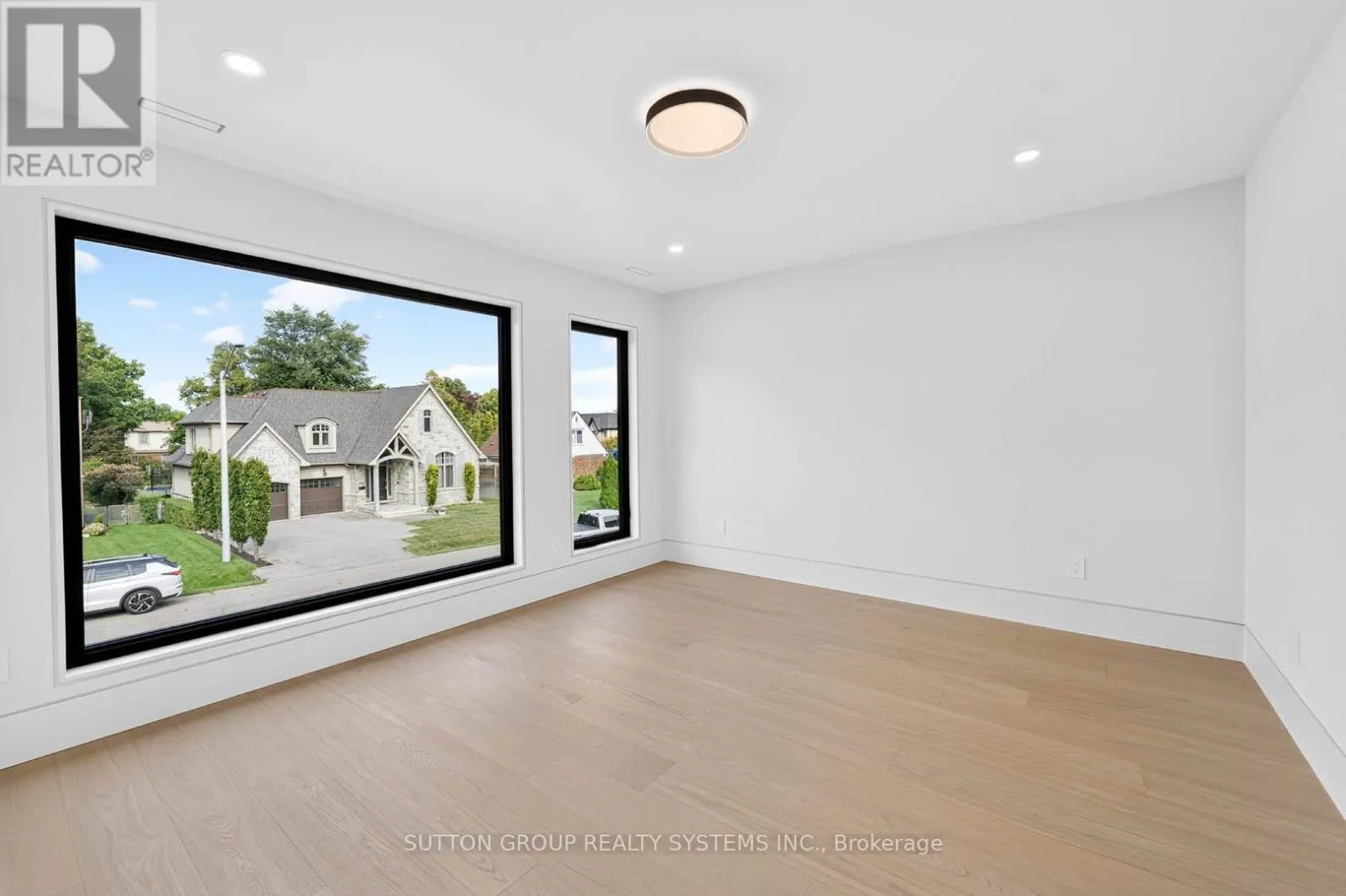 2052 REDAN DRIVE