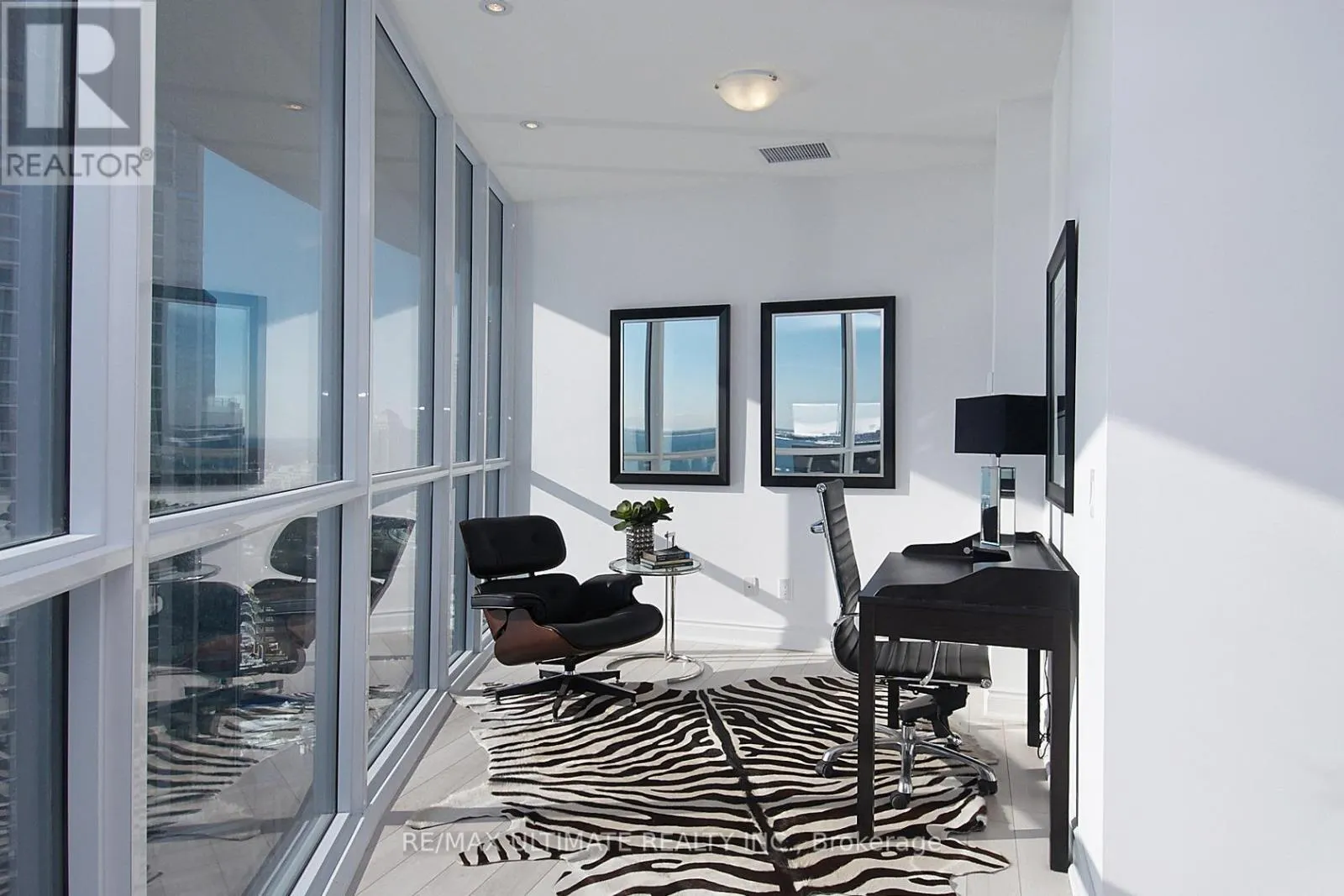 2503 - 80 MARINE PARADE DRIVE