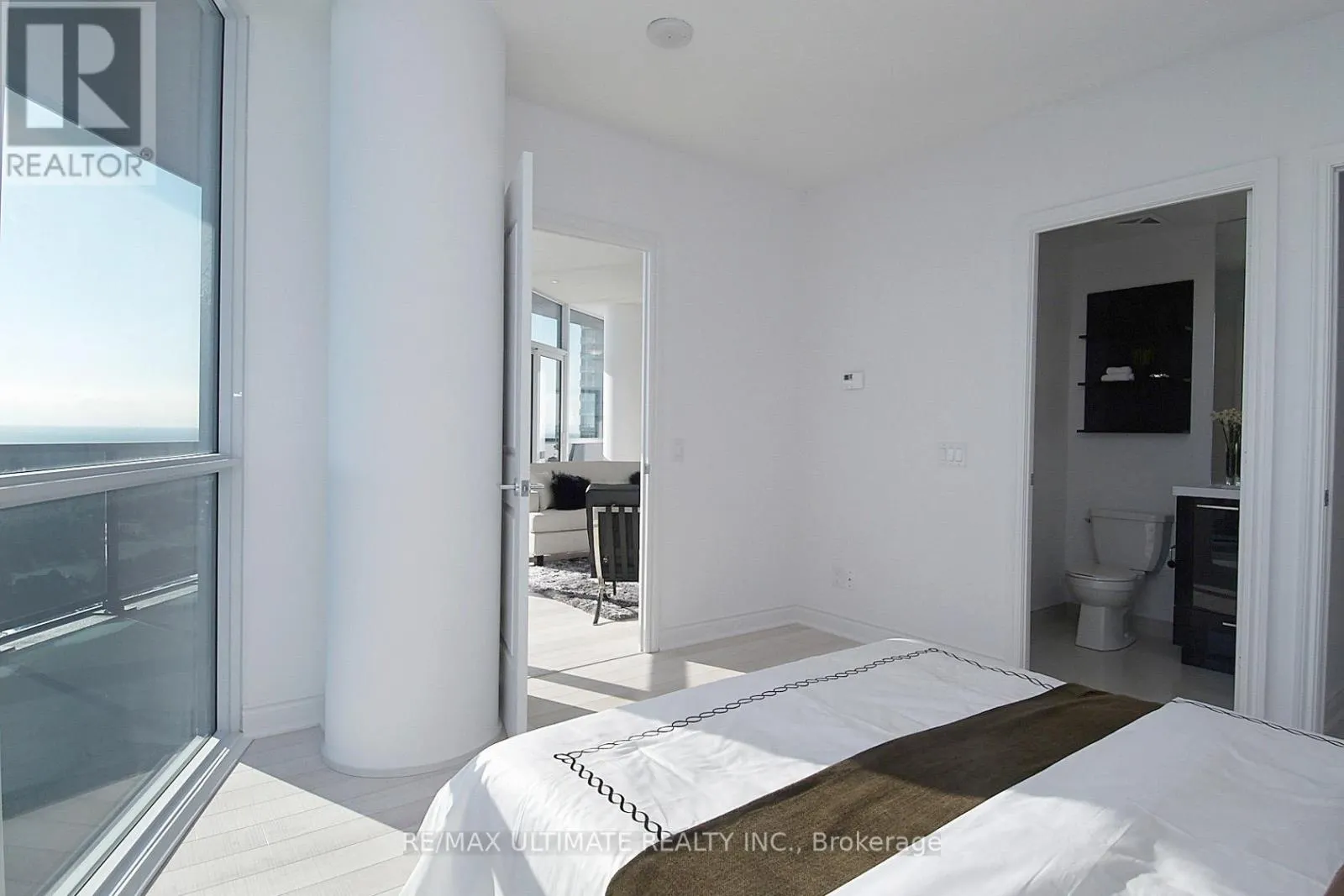 2503 - 80 MARINE PARADE DRIVE