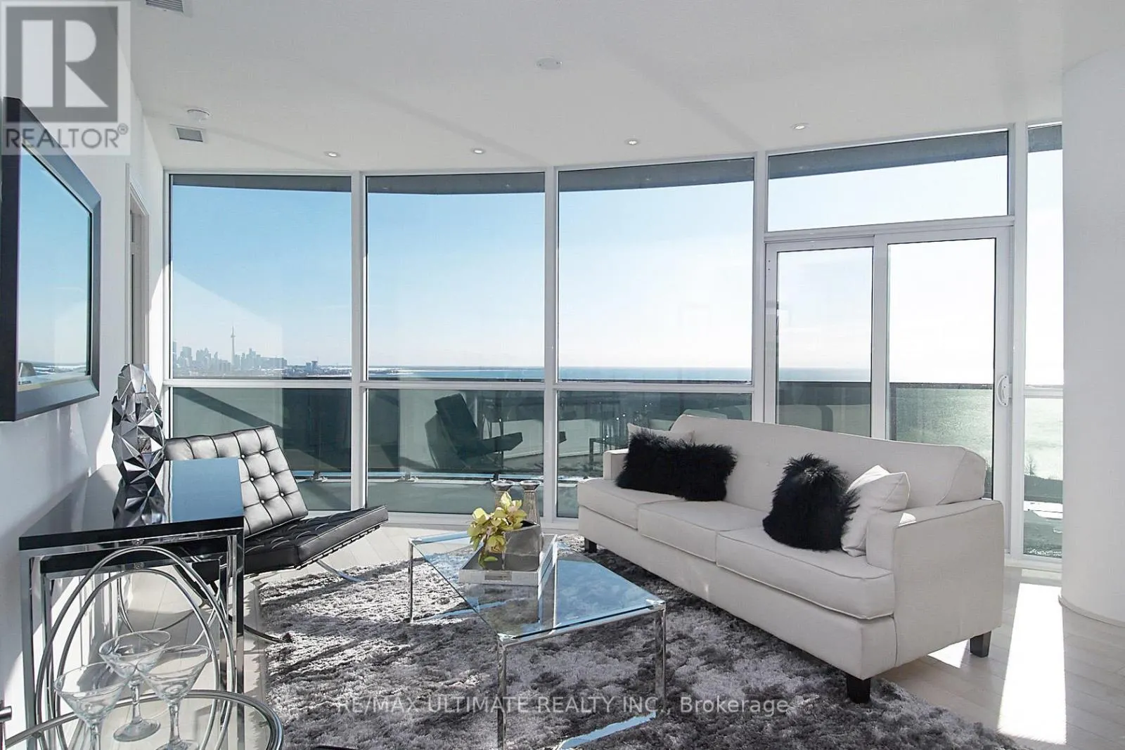 2503 - 80 MARINE PARADE DRIVE