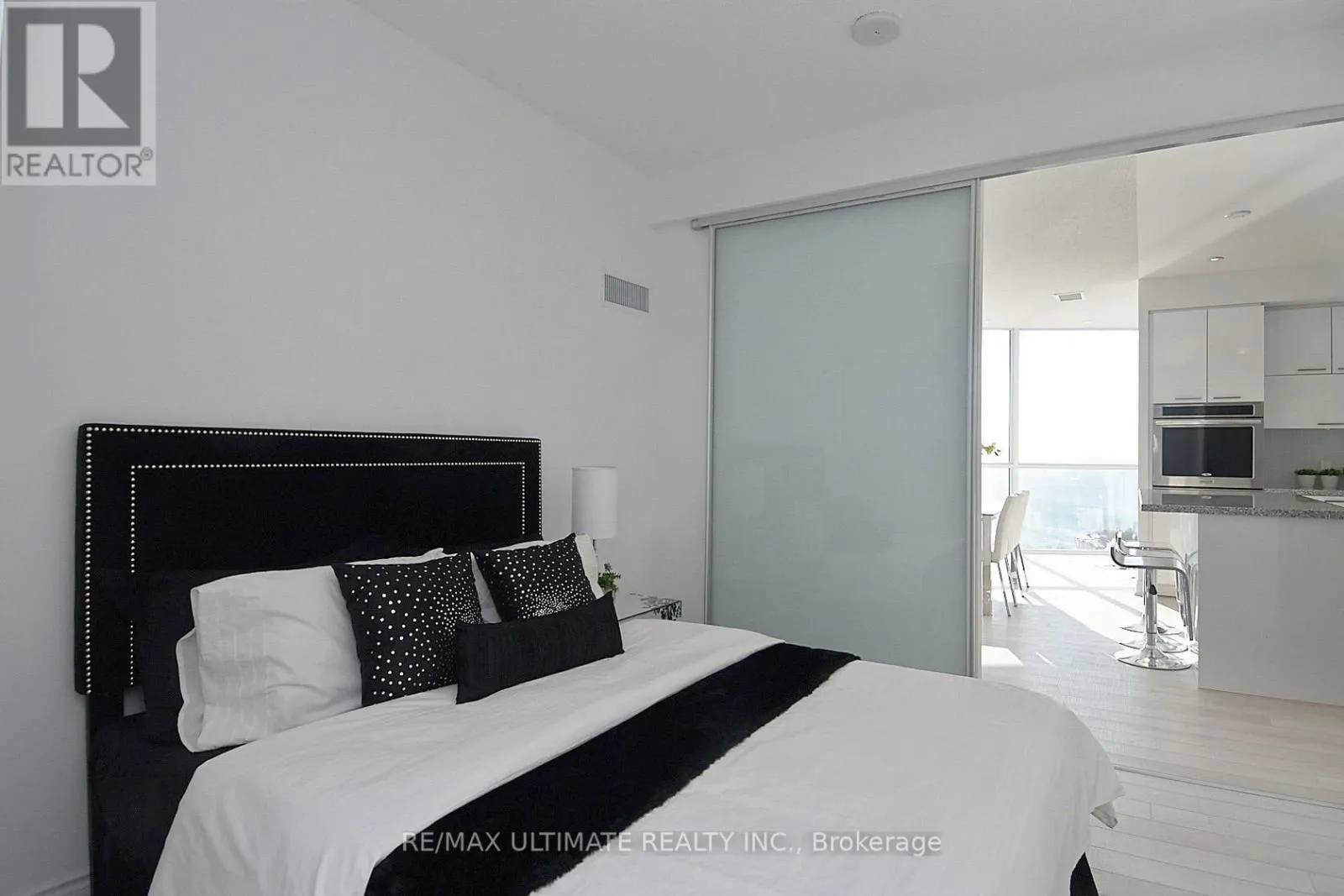 2503 - 80 MARINE PARADE DRIVE