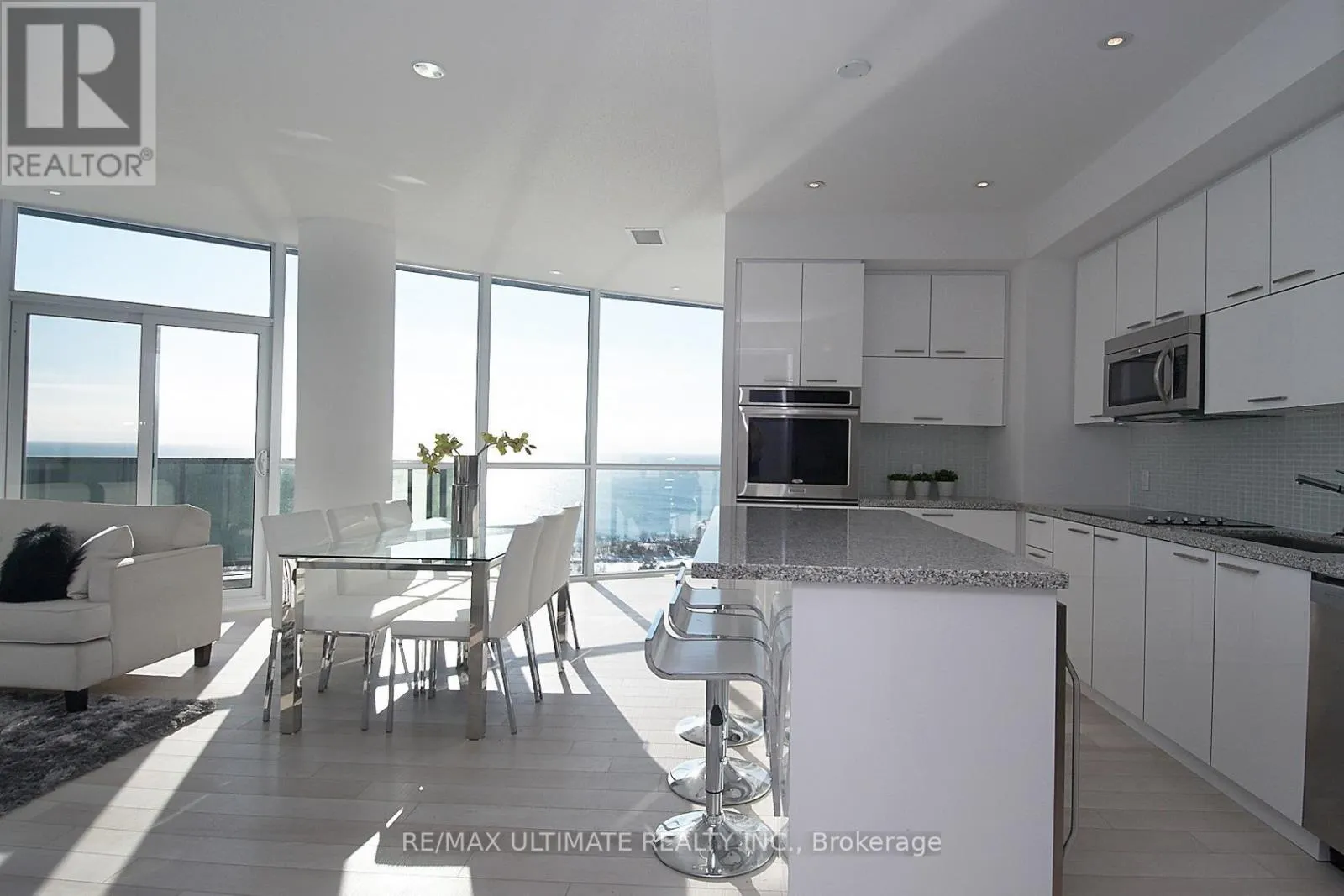 2503 - 80 MARINE PARADE DRIVE