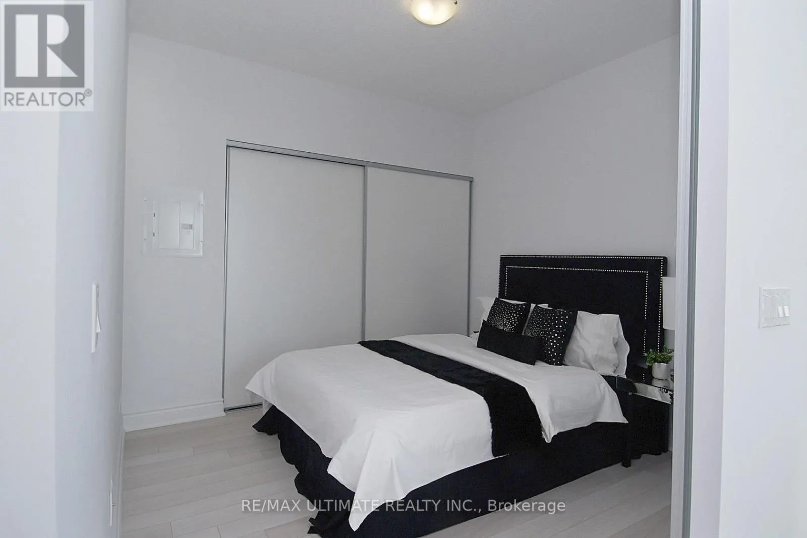 2503 - 80 MARINE PARADE DRIVE