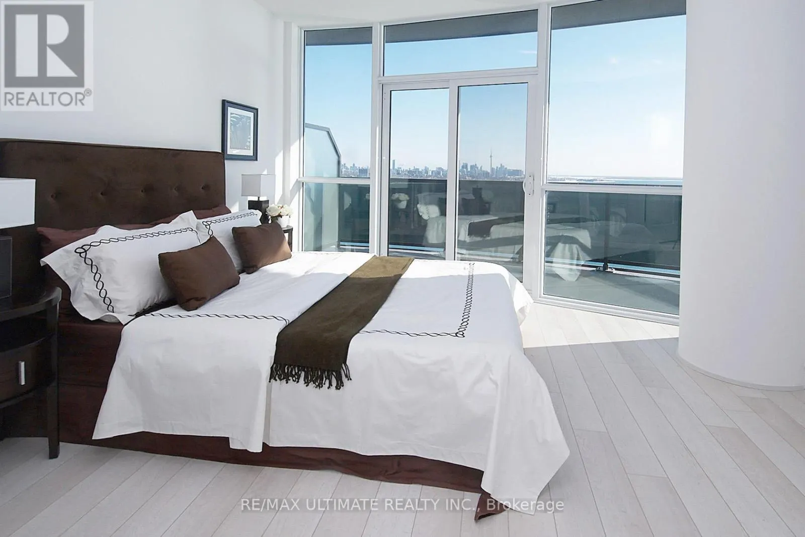 2503 - 80 MARINE PARADE DRIVE