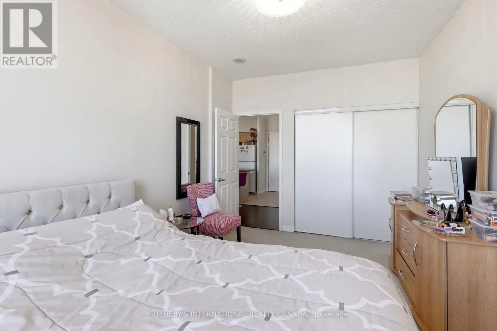 2112 - 55 STRATHAVEN DRIVE
