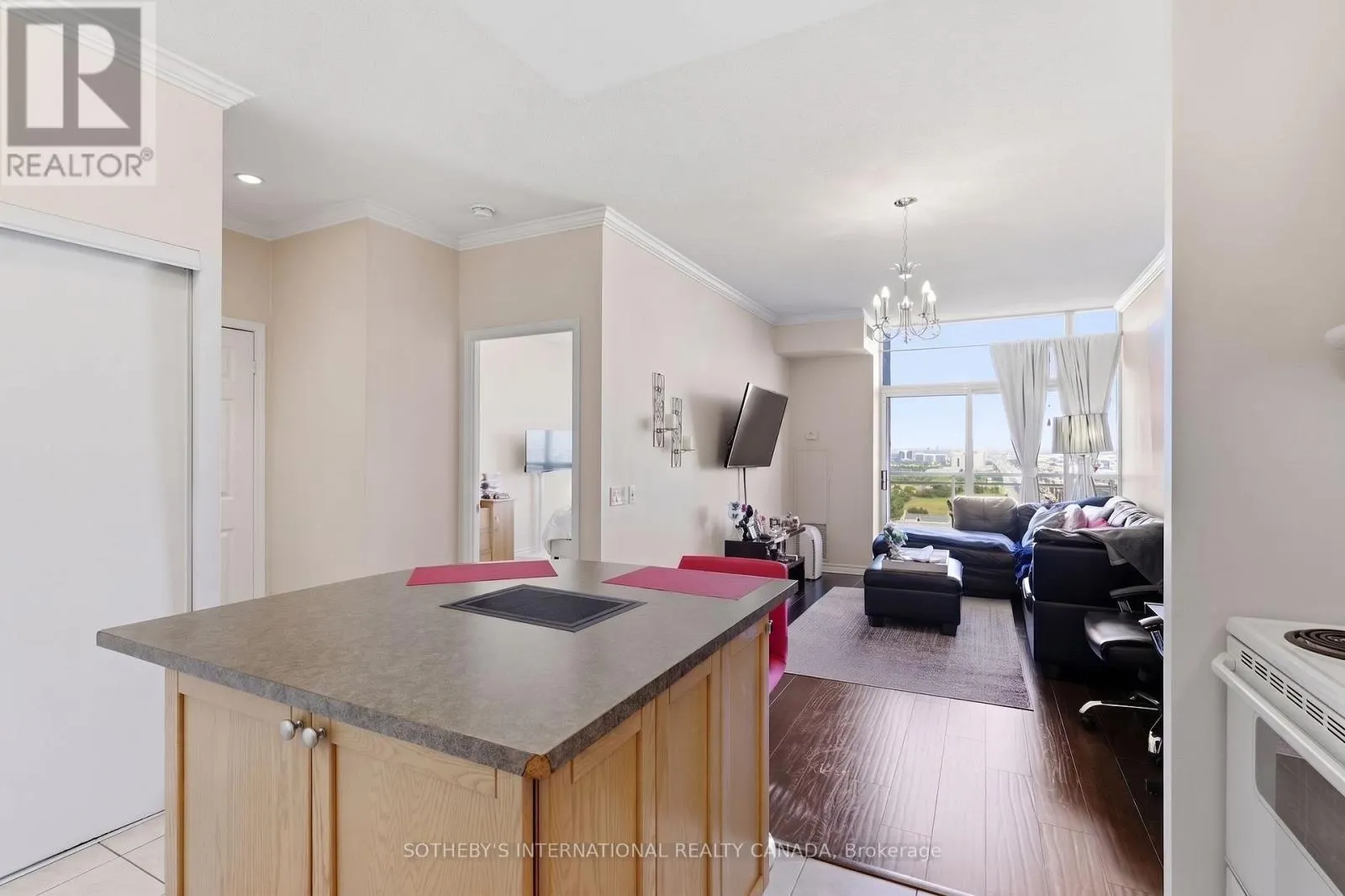 2112 - 55 STRATHAVEN DRIVE