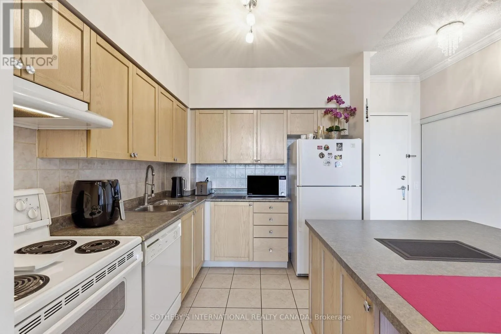 2112 - 55 STRATHAVEN DRIVE
