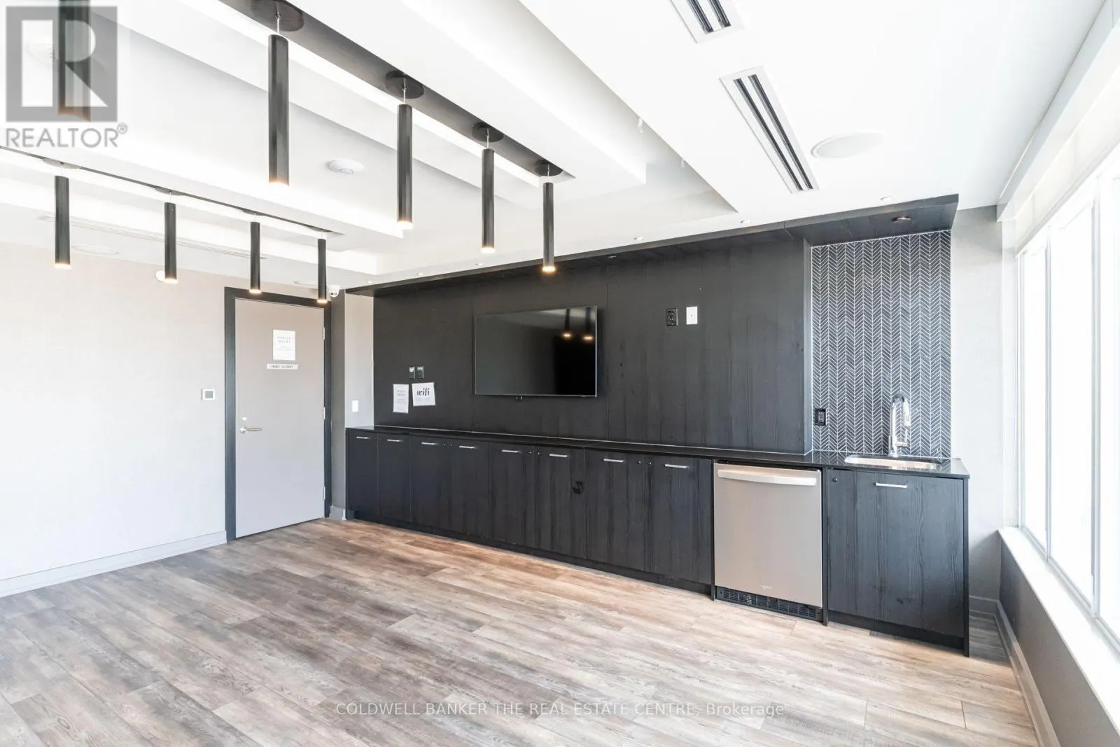 412 - 10 WILBY CRESCENT
