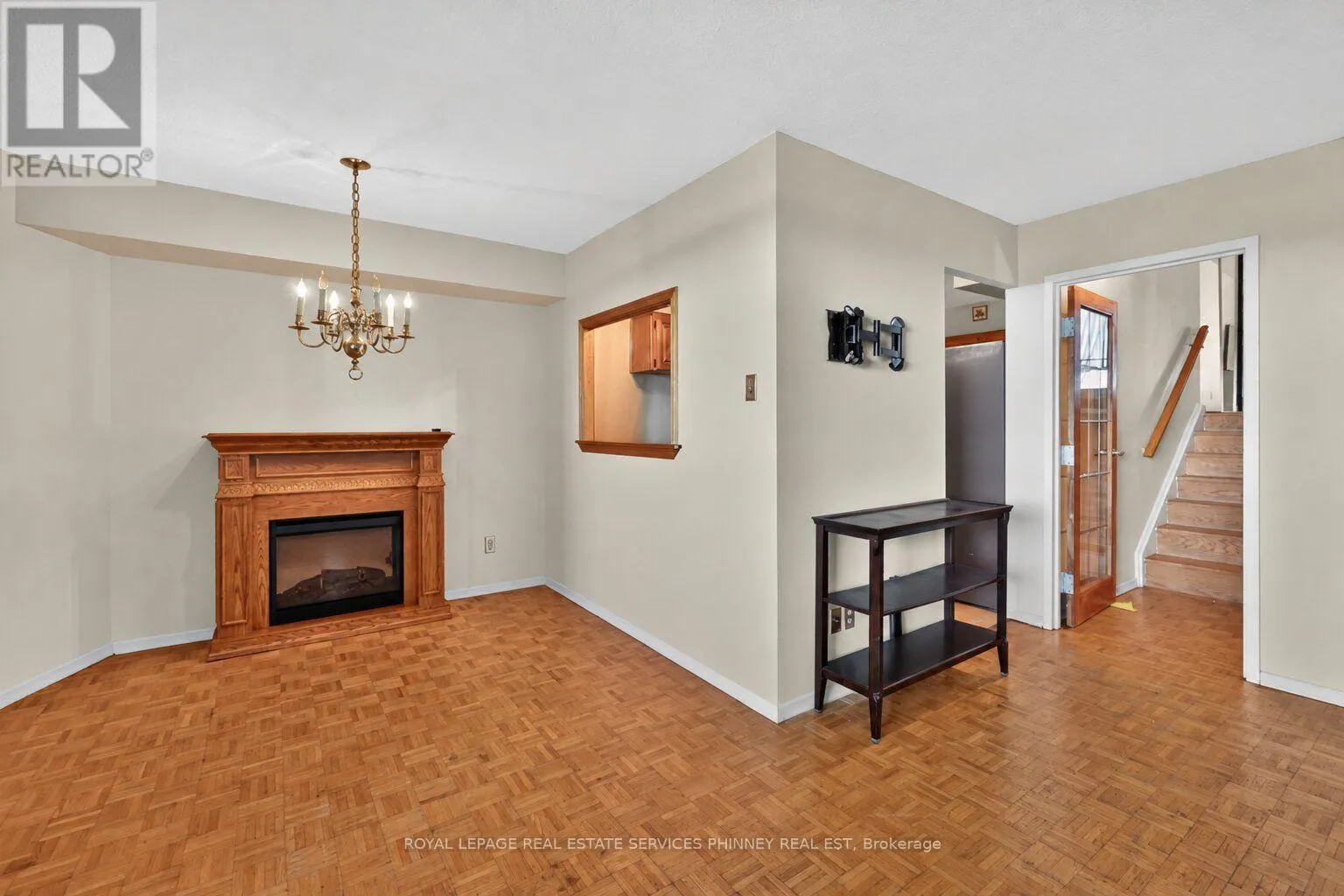 E21 - 284 MILL ROAD